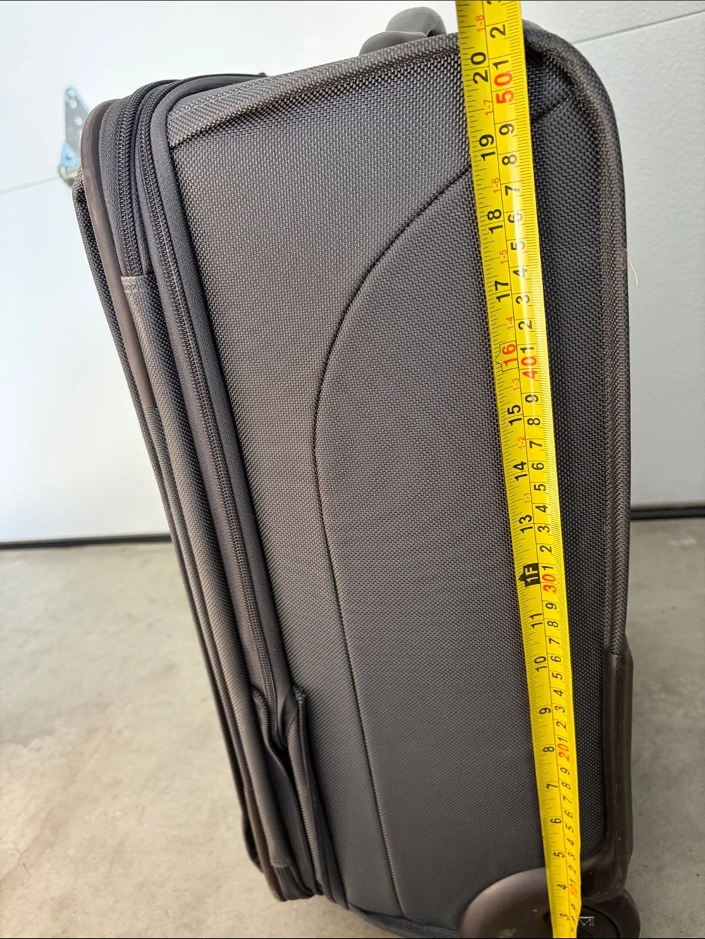 TUMI Alpha 2 Carry-On Luggage Tumi Alpha 22020 Expandable Luggage 22020GY4